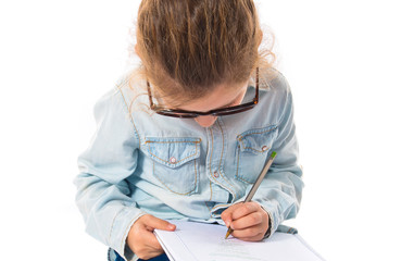 Naklejka premium Little girl with glasses writing