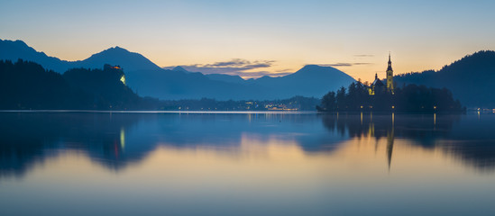 Fototapeta na wymiar Panorama jeziora bled na Słowenii
