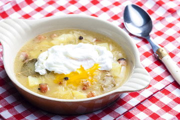 sauerkraut soup with veiled egg