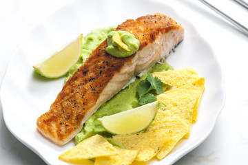 grilled salmon fillet with avocado sauce and nachos