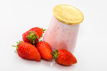 Pot de yaourt  fruits  fraises