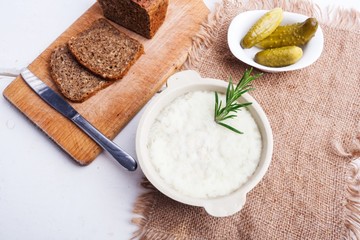 Lard with cracklings, garlic and apple