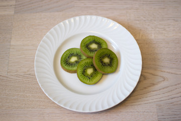 Fototapeta na wymiar kiwi eating