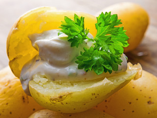 Pellkartoffeln mit Kräuterquark