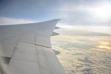 Obraz premium Clouds and sky from window plane
