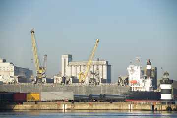 Fototapeta na wymiar Shipping port