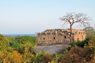 Fototapeta na wymiar Ancient ruins at the coast of Mamallapuram, India