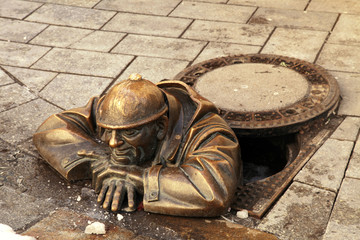 bronze sculpture called man at work, Bratislava, Slovakia - obrazy, fototapety, plakaty