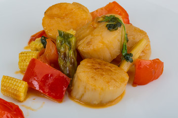 Grilled scallops salad