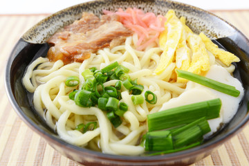 沖縄料理のソーキそば