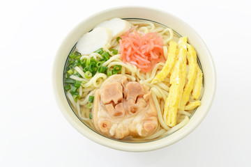 沖縄伝統の豚足テビチそば