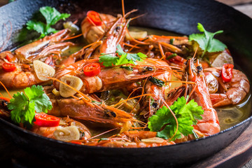 Fried shrimps with garlic and coriander