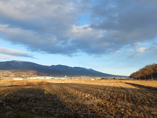 空　雲　壮大な　陽　光