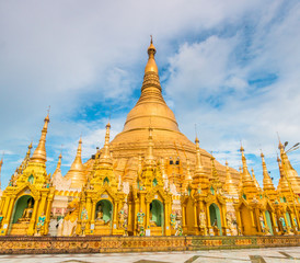 Naklejka premium Shwedagon pagoda in Yangon, Myanmar (Burma)