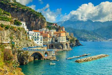 Vue panoramique d& 39 Amalfi, plage et port, Italie, Europe
