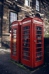 Fototapeta na wymiar Red phone booth in Edinburgh