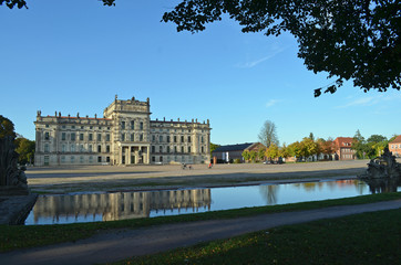 Fototapeta na wymiar Schloss Ludwigslust mit Kaskadenbecken