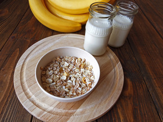 oat porridge with bananas and yogurt