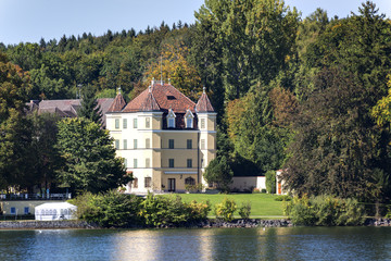 Fototapeta na wymiar Castle on lake Starnberg