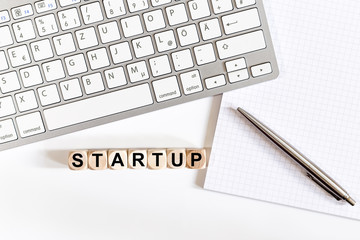 Schreibtisch - Würfel - Startup