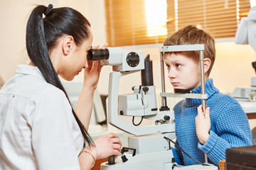 Ophthalmologist or optometrist worker