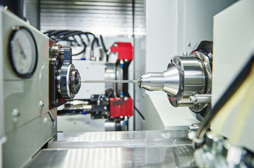 metal turning process on machine tool