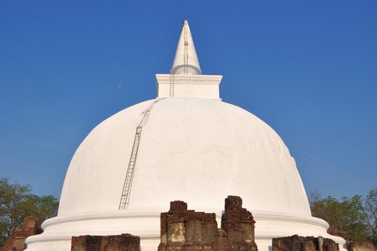 Kiri Vihara Buddhist Stupa, Polonnaruwa, Sri Lanka