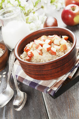 Porridge with caramelized apples