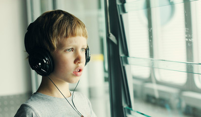 boy with headphones - 79972316