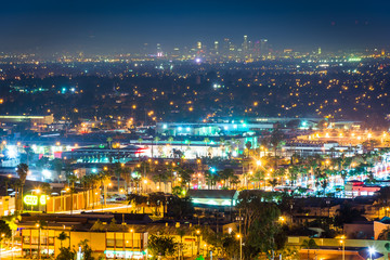 Fototapeta na wymiar Night view from Hilltop Park, in Signal Hill, Long Beach, Califo