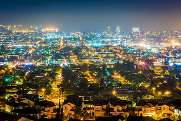 Obraz premium Night view from Hilltop Park, in Signal Hill, Long Beach, Califo