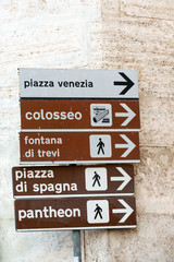 Fototapeta na wymiar Signpost with directions to famous Rome landmarks