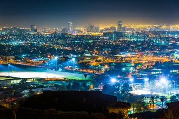 Fototapeta premium View of the Long Beach skyline at night, from Hilltop Park, in S