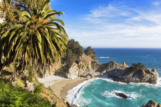 USA, California, Pacific Coast, National Scenic Byway, Big Sur, McWay Falls and McWay Cove, Julia Pfeiffer Burns State Park
