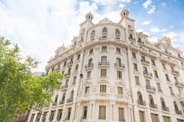 Fototapeta premium edles Haus - Hausfassade in Spanien, Barcelona