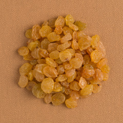 Circle of golden raisins