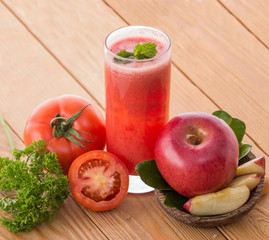 Smoothies Apple and Tomato