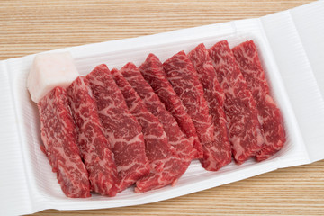 焼肉用の牛カルビ肉