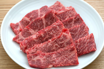 焼肉用の牛カルビ肉