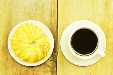 Black coffee and pineapple bread