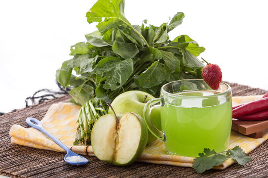 Apple and green spinach mix juice