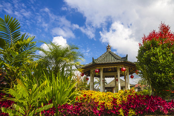 Fototapeta premium Gazebo under blue sly.