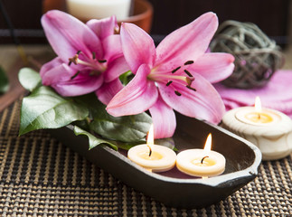 Obraz na płótnie Canvas Spa Floating Burning Candles and Lilies