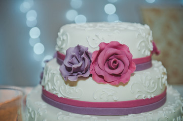 Obraz na płótnie Canvas Wedding cake with roses 2066.
