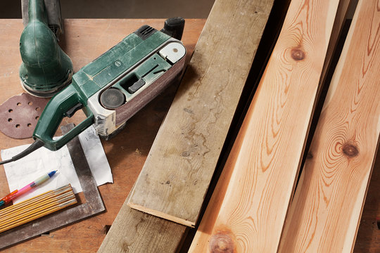 DIY, sanding old wooden planks