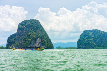 Naklejka premium Phang Nga bay and mountain view with dramatic cloud and blue sky