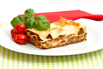 Lasagne mit Tomaten und Basilikum