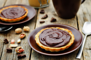 tartlets with peanut butter mousse and chocolate