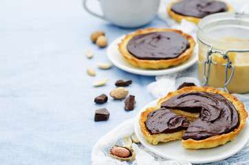 tartlets with peanut butter mousse and chocolate