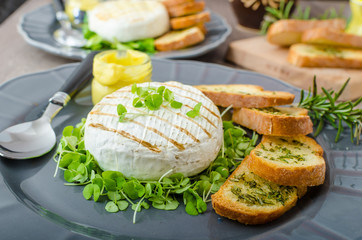Grilled camembert with herbs, baquettes